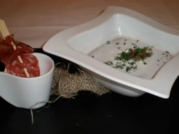 Rezept: Maronensuppe mit Hirschschinken Maronensuppe mit Hirschschinken - Rezept