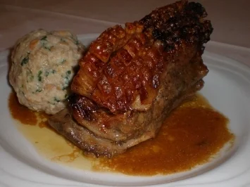 Fränkisches Schäufele mit Brezen-Knödel in Dunkelbiersoße - Rezept