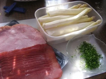 Spargel  mit Schinken, Kratzede und Sauce Hollandaise - Rezept - Bild Nr. 2