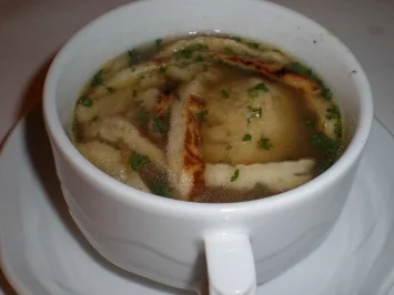 Rezept: Hochzeitssuppe mit Grießnockerln Hochzeitssuppe mit Grießnockerln - Rezept