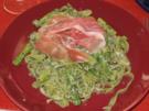 Grüne Spargelnudeln mit Parmaschinken und Pesto - Rezept
