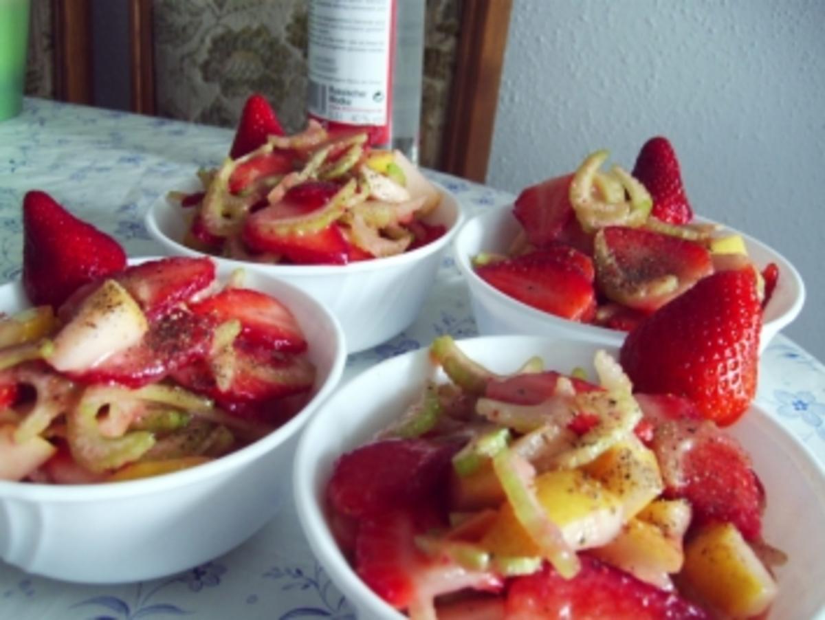 Würziger Erdbeersalat - Rezept