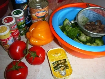 Rezept: Pizza "Mach-mal-Zwei" Bild Nr. 2 Pizza "Mach-mal-Zwei" - Rezept - Bild Nr. 2