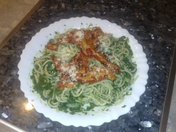 Spaghetti mit Rahmspinatsoße - Rezept