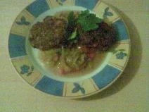 Rezept: Saftige Laibchen mit Paprika - Zwiebel - Sauce Saftige Laibchen mit Paprika - Zwiebel - Sauce - Rezept