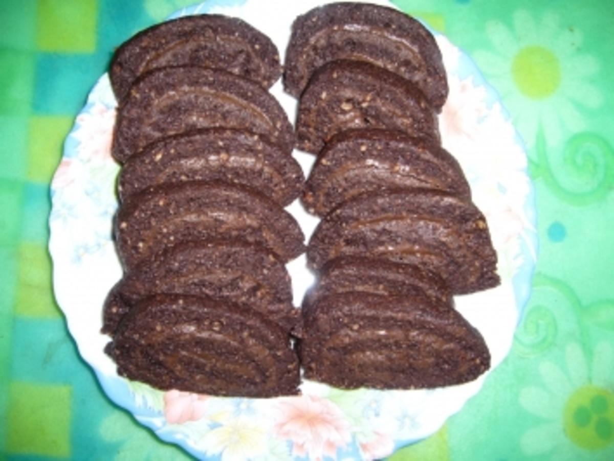 Gebäck: Schokoladenschnecken mit Haselnüssen - Rezept