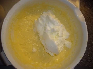 Kikis Eierlikör-Guglhupf "light" - Rezept - Bild Nr. 4