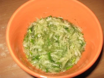 Mein Gurkensalat (auweia, wenn das Schwiegermutter liest) - Rezept - Bild Nr. 3