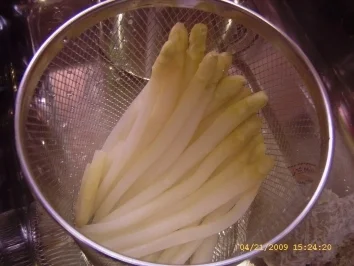 Spargel an Salzkartöffelchen und Serrano mit Sauce Hollandaise - Rezept - Bild Nr. 5