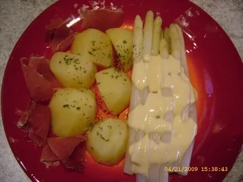Spargel an Salzkartöffelchen und Serrano mit Sauce Hollandaise - Rezept - Bild Nr. 11