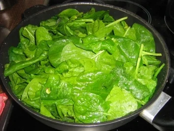 Spargel-Spinat-Gratin mit Kratzede, Schinken und Sauce Hollandaise - Rezept - Bild Nr. 4