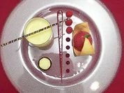 Rezept: Geeiste Champagnermousse an Cassiseis Geeiste Champagnermousse an Cassiseis - Rezept