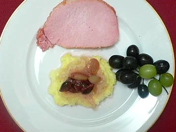 Kassler mit einem Dialog von Traubensauerkraut und Erdäpfeln - Rezept