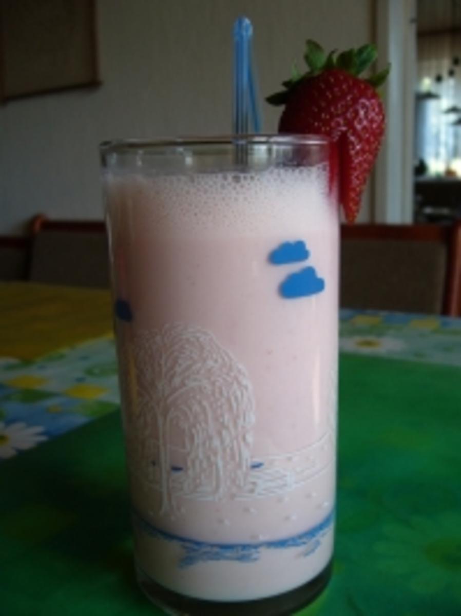 Getränk: Erdbeer-Banane-Buttermilch-Joghurt-Shake - Rezept - Bild Nr. 2