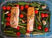 Lachs mit grünem Spargel und Kirschtomaten - Rezept