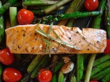 Lachs mit grünem Spargel und Kirschtomaten - Rezept - Bild Nr. 2