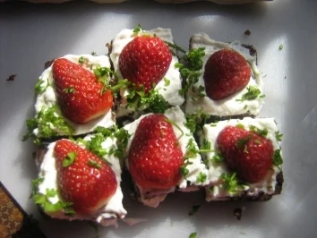 Pumpernickel mit Frischkäse und Kräuter - Rezept - Bild Nr. 4