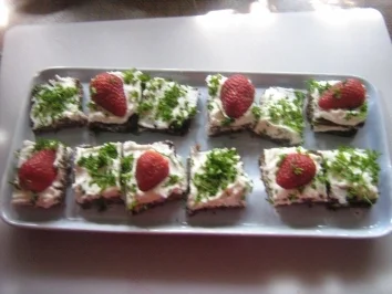 Pumpernickel mit Frischkäse und Kräuter - Rezept