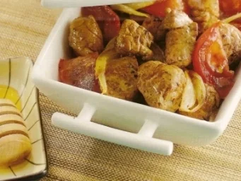 KLEINE BRATSPIESSEN VON SCHWEINEFILET MIT ANANAS - Rezept