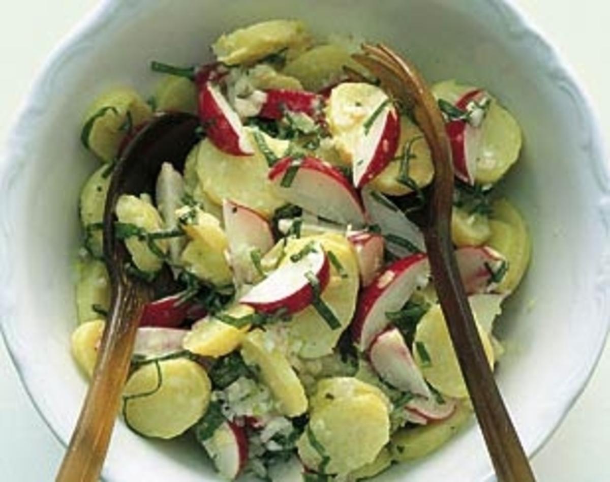 Kartoffelsalat an Bärlauch-Vinaigrette - Rezept - kochbar.de