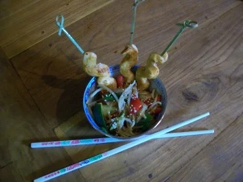 Tandoorispießchen an Wok-Gemüse - Rezept