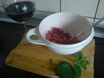 Erdbeeren in Rotwein - Rezept - Bild Nr. 3