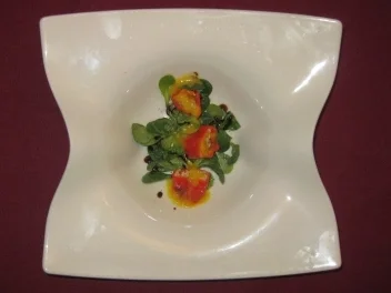 Rezept: Chilis gefüllt mit Ziegenfrischkäse und Datteln in Wodka-Paprikasoße Chilis gefüllt mit Ziegenfrischkäse und Datteln in Wodka-Paprikasoße - Rezept