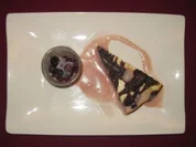 Blaubeer-Käsekuchen-Brownie mit Zabaione und beschwipsten Beeren - Rezept