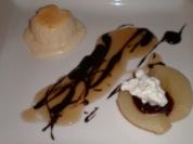 Birne "Adeline de Monaco" an Eierlikörparfait und Schokosoße - Rezept