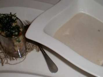 Rezept: Apfel-Meerrettichsuppe mit Tafelspitzstreifen Apfel-Meerrettichsuppe mit Tafelspitzstreifen - Rezept