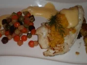 Zanderröllchen mit Melone auf Anisschaum an Perlgemüse und Nusskartoffeln - Rezept