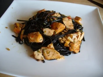 Frische schwarze Tagliatelle mit Chili und Lachs - Rezept - Bild Nr. 4
