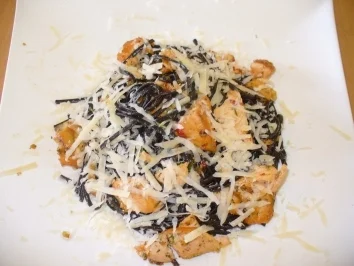 Frische schwarze Tagliatelle mit Chili und Lachs - Rezept - Bild Nr. 5
