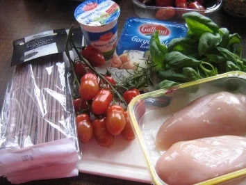 Barolonudeln mit Hähnchenbrust, an Tomaten Gorgonzolasauce - Rezept - Bild Nr. 2