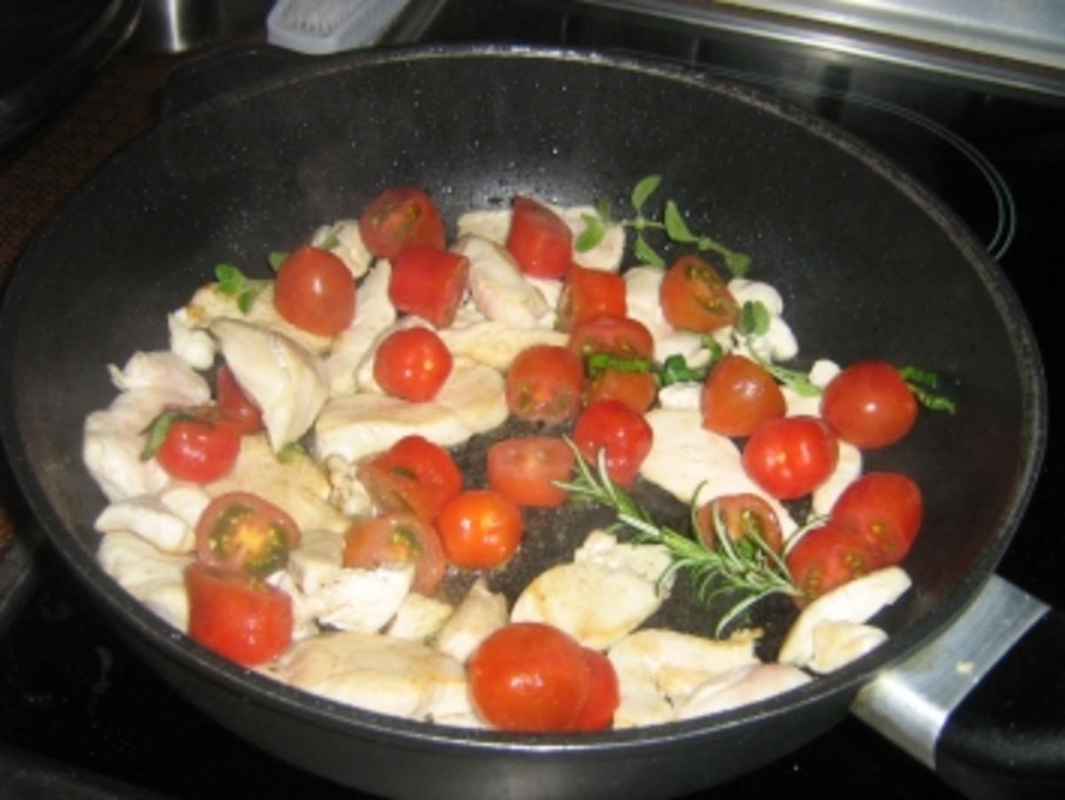 Barolonudeln mit Hähnchenbrust, an Tomaten Gorgonzolasauce - Rezept - Bild Nr. 4