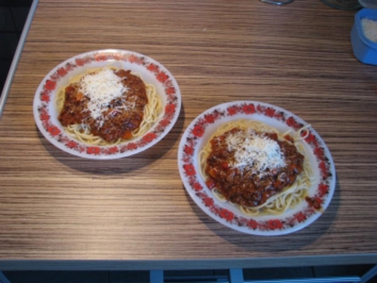 "PASTA" Spaghetti mit Hackfleischsoße und Parmesan - Rezept