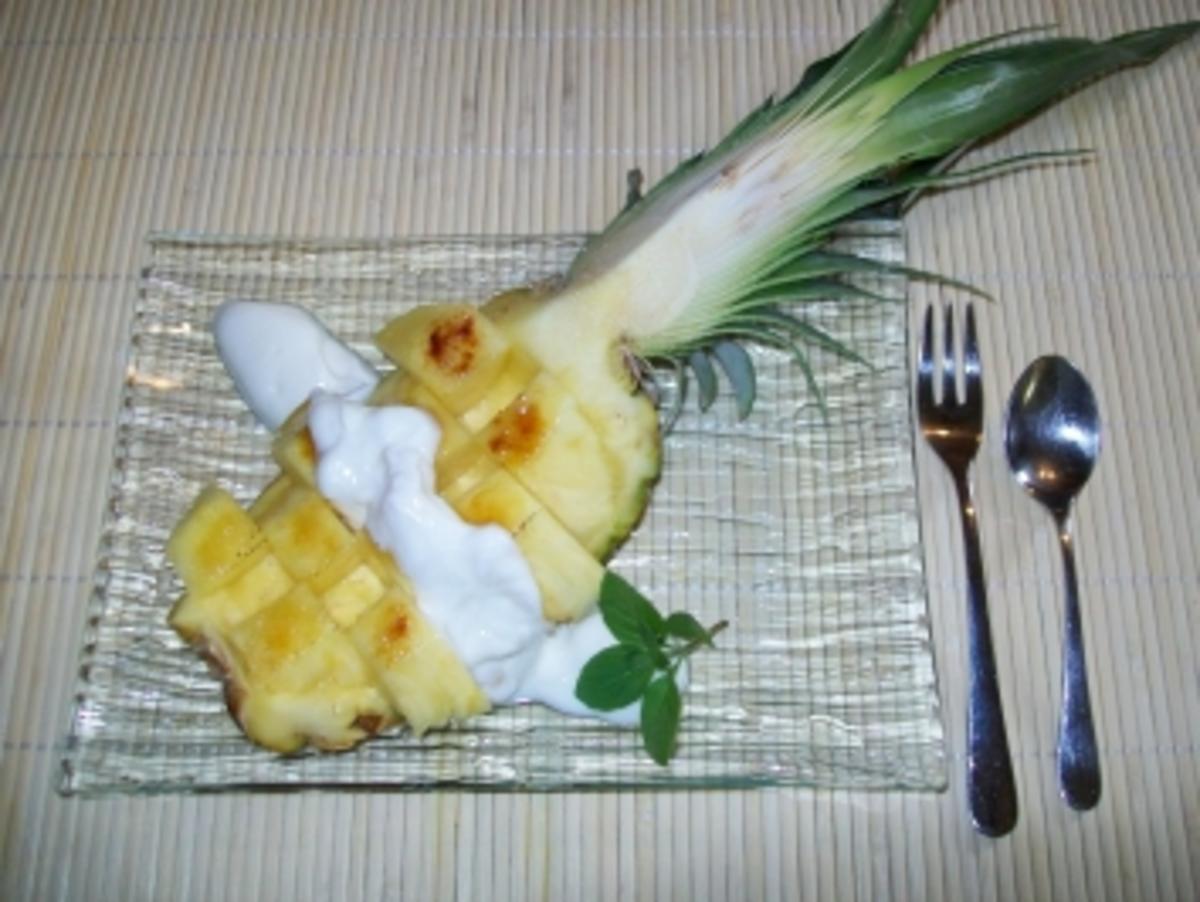 Gratinierte Ananas an Pfirsich-Mascarpone-Creme - Rezept