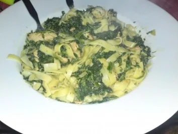 Rezept: Bandnudeln mit Spinat u. Putenbrust Bild Nr. 7 Bandnudeln mit Spinat u. Putenbrust - Rezept - Bild Nr. 7