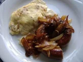 Kartoffel-Kohlrabi-Gratin mit frischer Bratwurst - Rezept