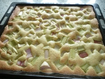 Saftige Rhabarberschnitten - Rezept - Bild Nr. 3
