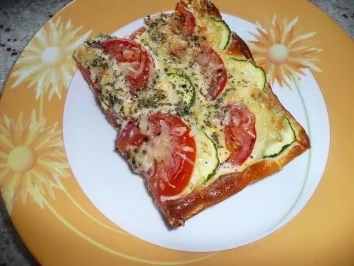 Zucchinikuchen mit Tomaten - Rezept