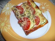 Zucchinikuchen mit Tomaten - Rezept