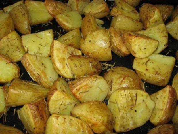 Rosmarinkartoffeln mit Kartoffeln und Rosmarin