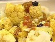 Marinierter Blumenkohl mit Curry, Rosinen und Koriander - Rezept
