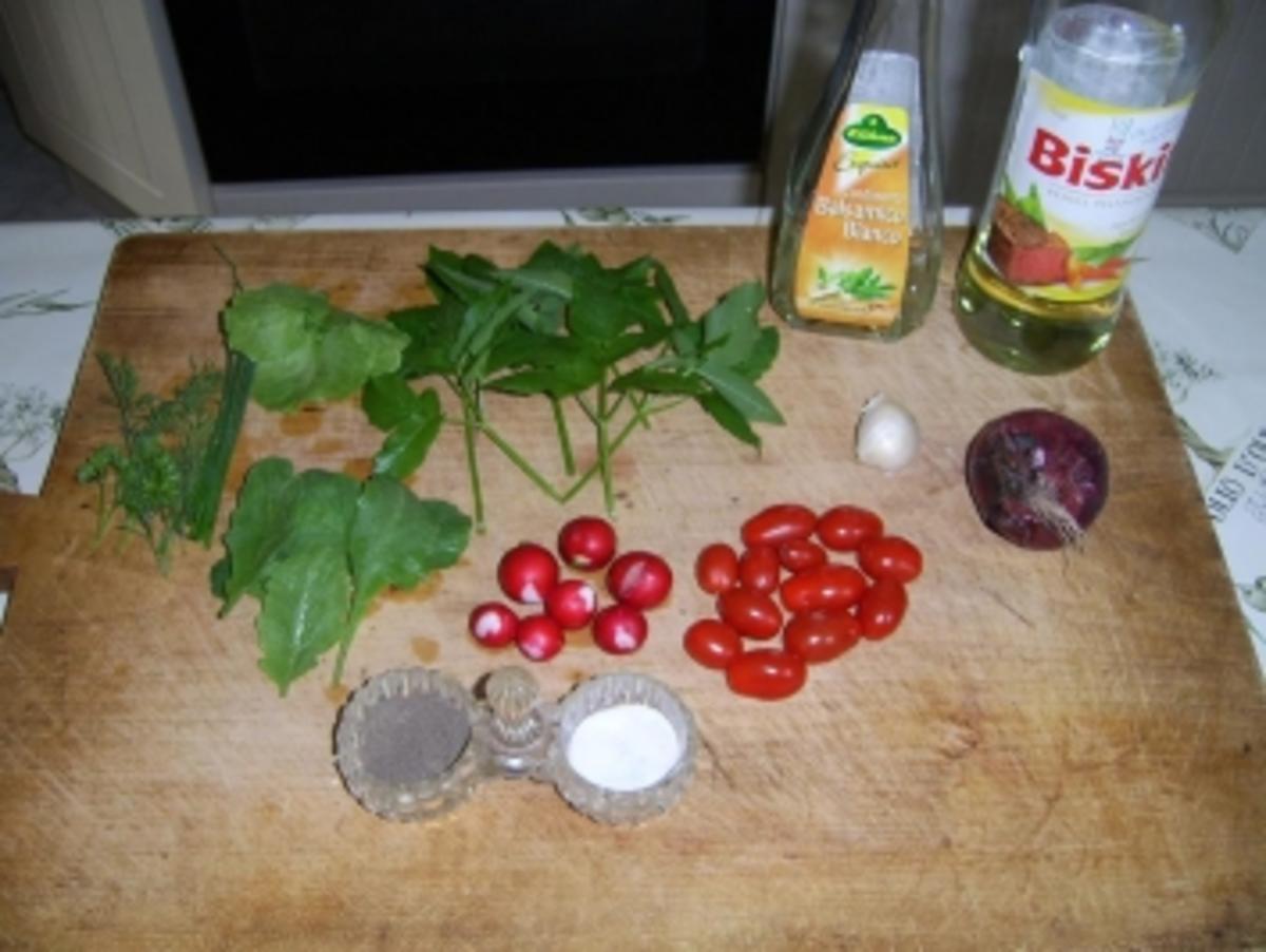 Unkautsalat mit Tomate und Radieschen - Rezept - Bild Nr. 2