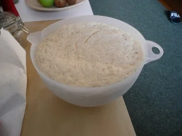 Einfachster Pizzateig der Welt - Rezept - Bild Nr. 3