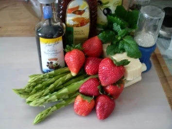 Spargel-Erdbeer-Salat - Rezept