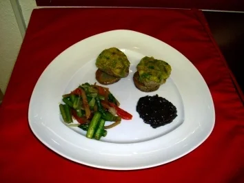 Schweinefilet mit Pistazien-Lauchkruste auf einer kartoffelscheibe - Rezept