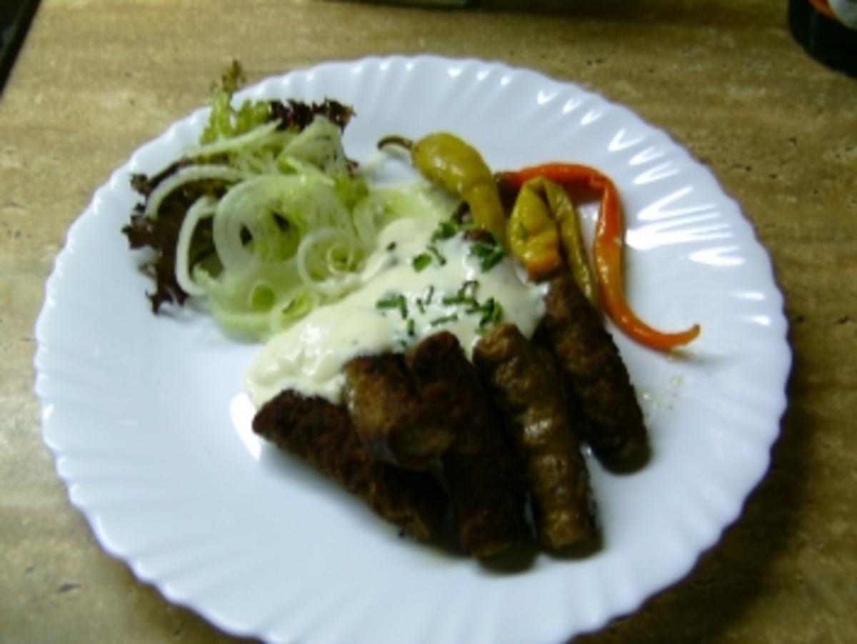 Bilder für Cevapcici mit Rind/Schwein Hackfleisch frisch und Zwiebel gewürfelt - Rezept