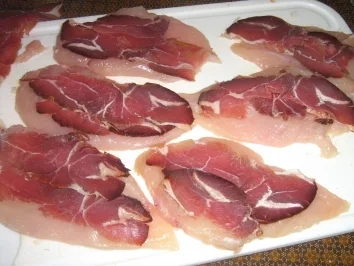 Hähnchenrolladen gefüllt mit Feta, Schinken und Salbei - Rezept - Bild Nr. 3